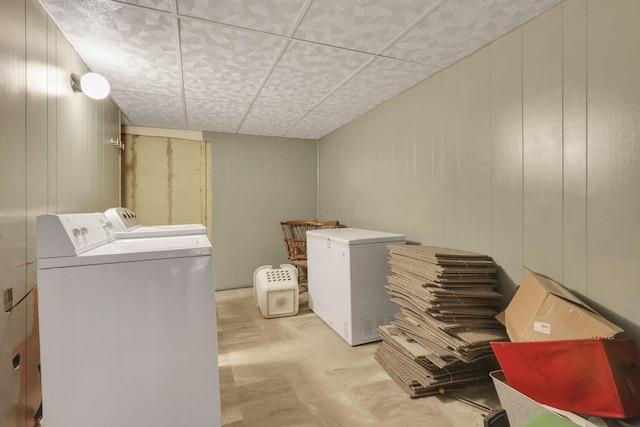 washroom featuring laundry area and washing machine and clothes dryer