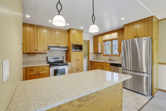 kitchen featuring under cabinet range hood, decorative backsplash, a peninsula, stainless steel appliances, and a sink