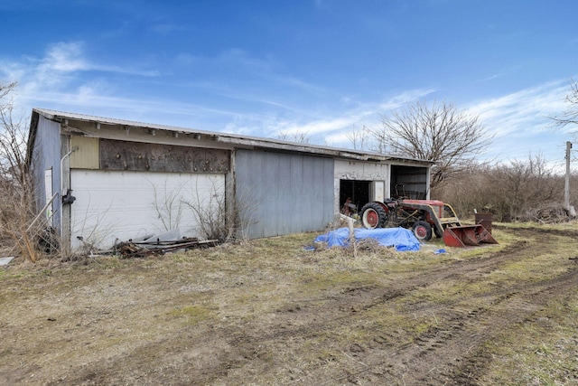 view of outdoor structure with an outdoor structure