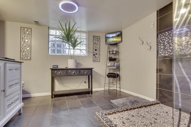 bathroom with visible vents and baseboards