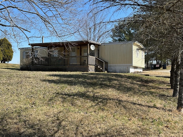 manufactured / mobile home with a front lawn