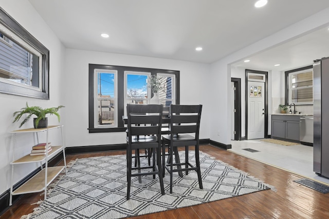 dining area featuring recessed lighting, visible vents, baseboards, and wood finished floors