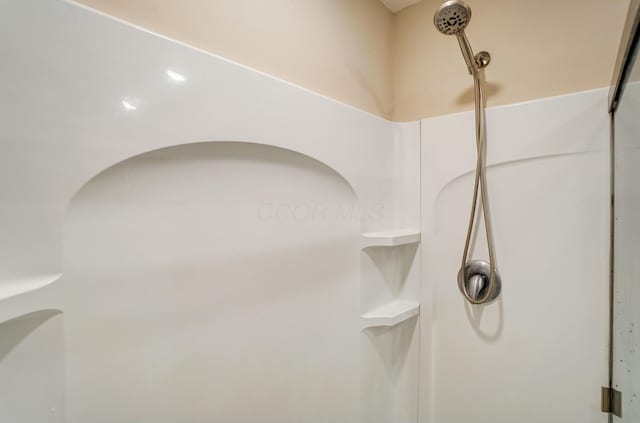 details featuring walk in shower