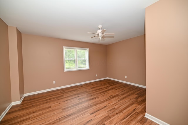 1025 Edison Ave, Marion, OH 43302 - spare room with light wood-style floors and a ceiling fan