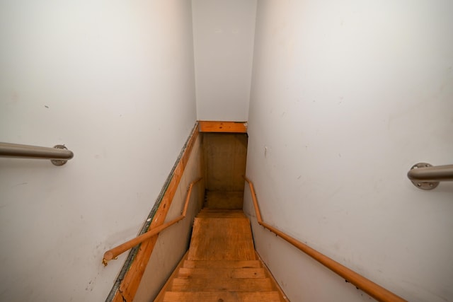 1025 Edison Ave, Marion, OH 43302 - view of stairs