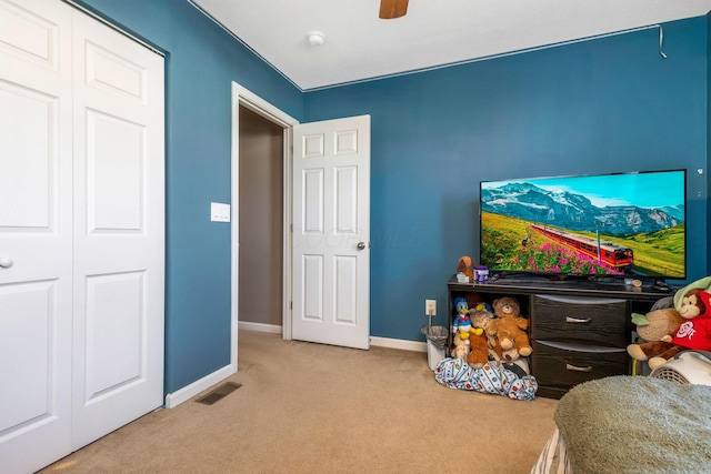 bedroom featuring visible vents, a ceiling fan, a closet, carpet flooring, and baseboards