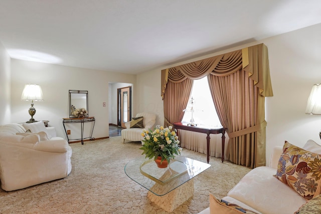 2639 Halleck Dr, Columbus, OH 43209 - living room featuring carpet