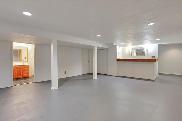 2639 Halleck Dr, Columbus, OH 43209 - finished below grade area featuring recessed lighting and baseboards