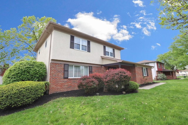 2639 Halleck Dr, Columbus, OH 43209 - view of front of home featuring brick siding, a front lawn, and stucco siding