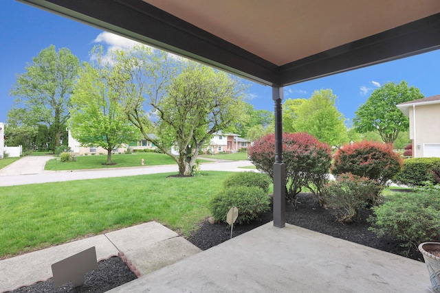 2639 Halleck Dr, Columbus, OH 43209 - view of grassy yard with a residential view