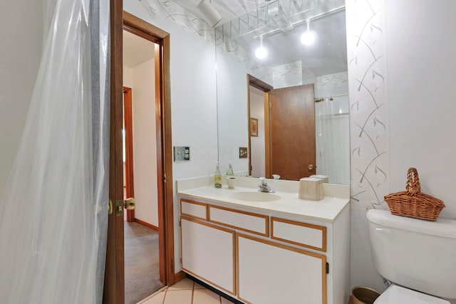 2639 Halleck Dr, Columbus, OH 43209 - full bathroom featuring vanity and toilet