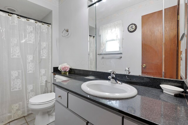 2639 Halleck Dr, Columbus, OH 43209 - full bath with vanity, toilet, tile patterned floors, and a shower with curtain