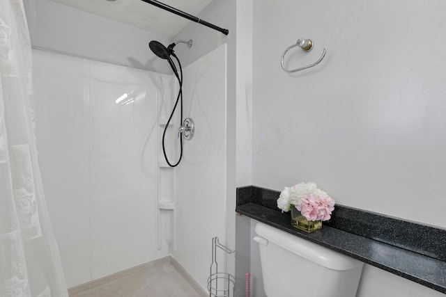 2639 Halleck Dr, Columbus, OH 43209 - full bathroom with a shower with shower curtain and toilet