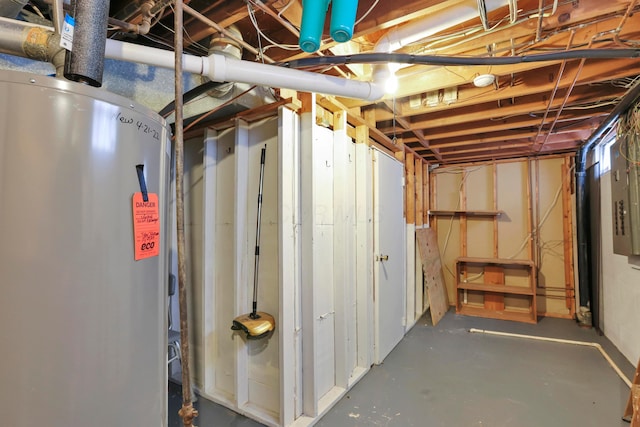 2639 Halleck Dr, Columbus, OH 43209 - unfinished basement with water heater