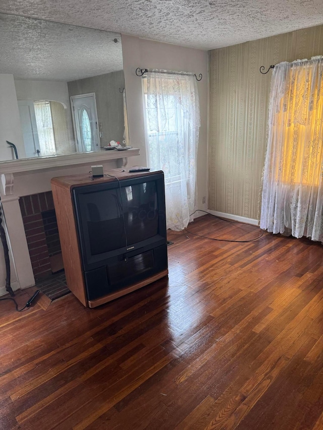 1767 Forest St, Columbus, OH 43206 - living area featuring hardwood / wood-style flooring, plenty of natural light, and a textured ceiling