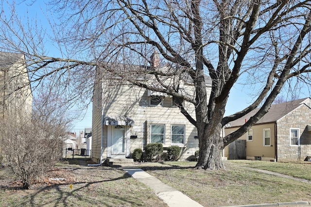 view of front of home with a front lawn