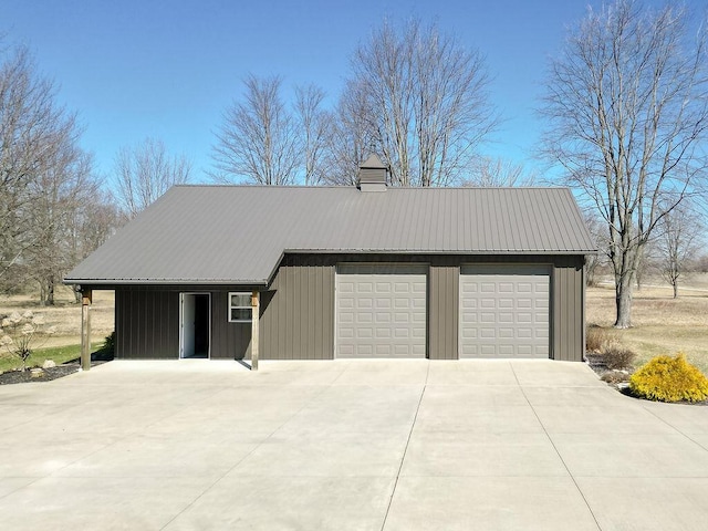 view of detached garage