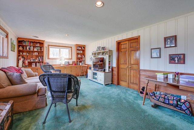 carpeted living area featuring built in shelves