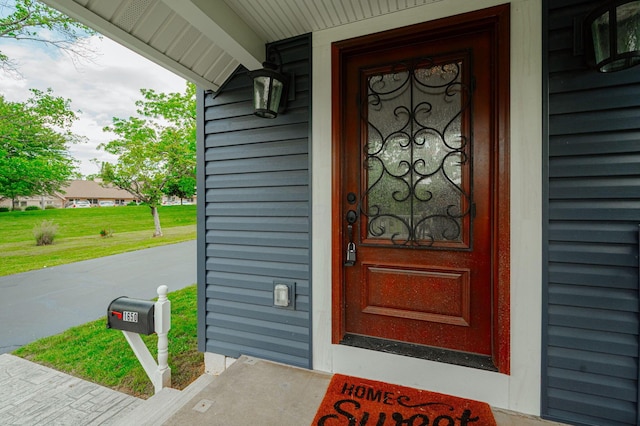 doorway to property featuring a porch