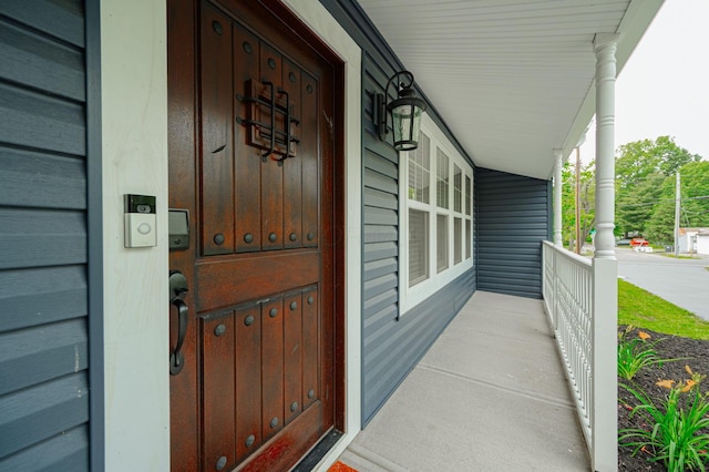 doorway to property with covered porch