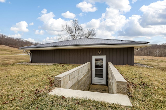 view of outbuilding