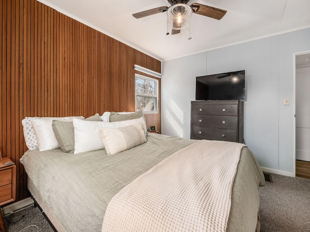 bedroom with visible vents, carpet, crown molding, baseboards, and ceiling fan