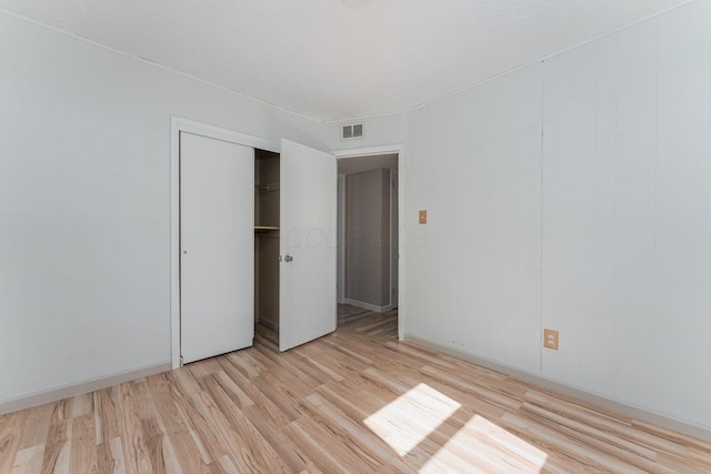 interior space with visible vents and light wood-style floors