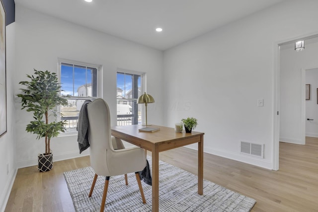 office with light wood finished floors, visible vents, recessed lighting, and baseboards