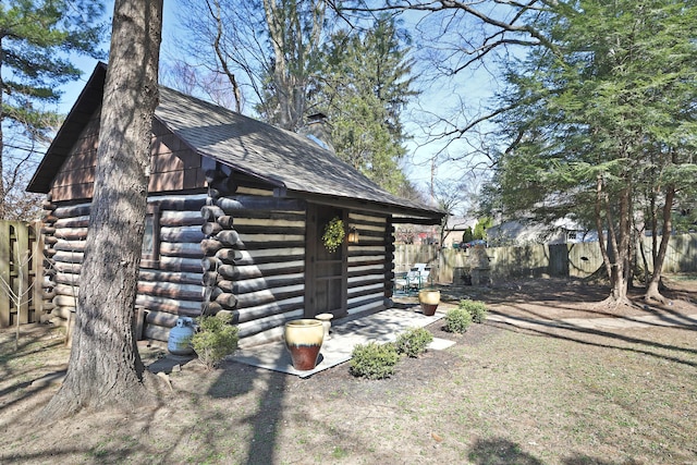 view of outdoor structure featuring an outdoor structure and fence