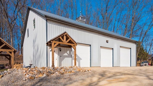 view of detached garage