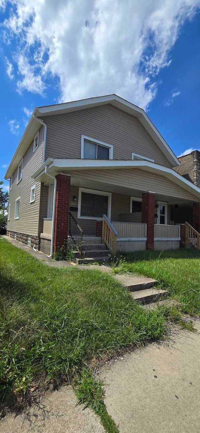 view of front facade with covered porch