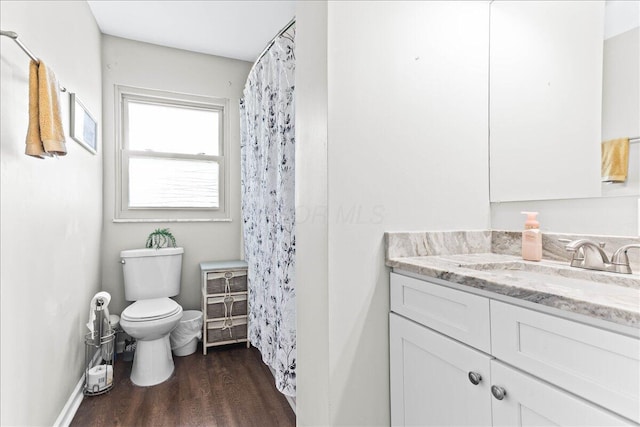 full bath with vanity, toilet, baseboards, wood finished floors, and a shower with shower curtain