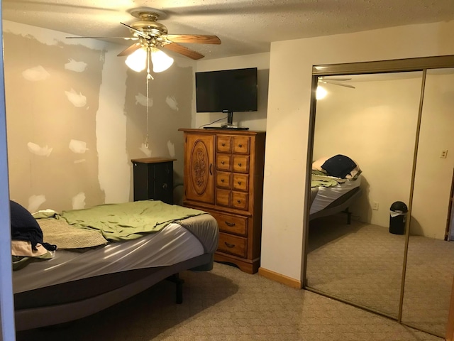 bedroom with a closet, a textured ceiling, and a ceiling fan