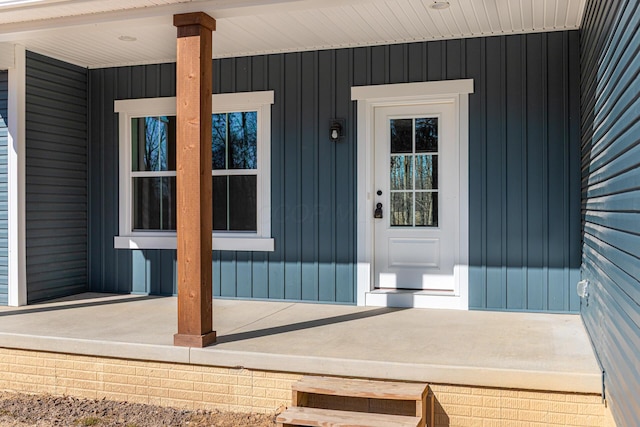 property entrance featuring covered porch