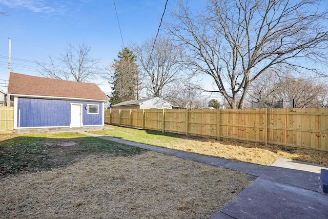 view of yard featuring an outdoor structure and a fenced backyard