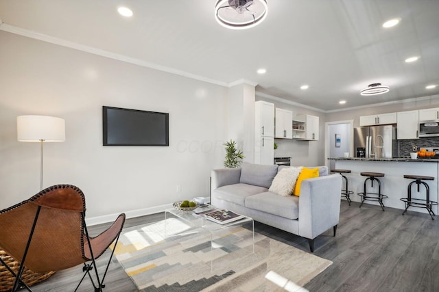 living room featuring recessed lighting, wood finished floors, and crown molding