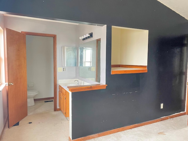 bathroom with visible vents, toilet, vanity, and baseboards