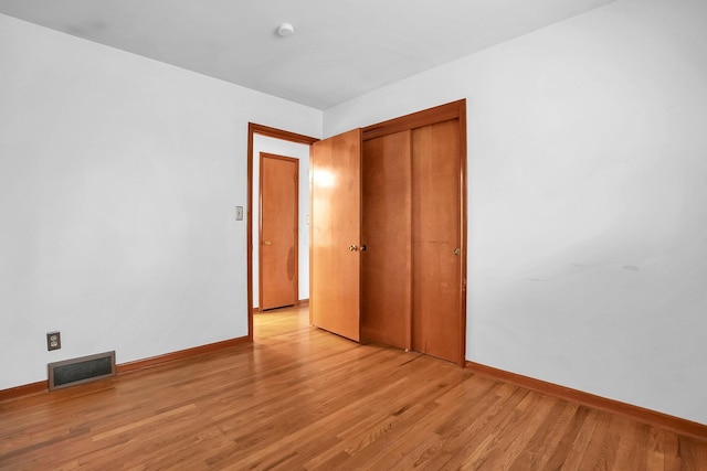 101 Cherokee Dr, Westerville, OH 43081 - unfurnished bedroom with baseboards, visible vents, and light wood-style flooring