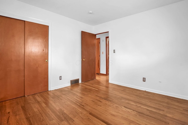 101 Cherokee Dr, Westerville, OH 43081 - unfurnished bedroom with light wood-style flooring, baseboards, and visible vents