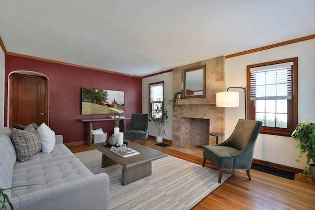 living room featuring crown molding, wood finished floors, visible vents, and baseboards