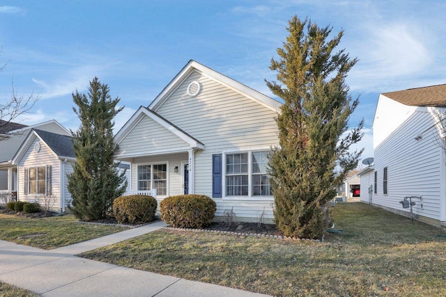 view of front of house with a front lawn