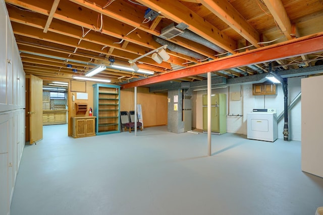 basement with heating unit and washer / clothes dryer