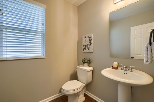 5511 Timber Heights Ln, Grove City, OH 43123 - bathroom featuring baseboards and toilet