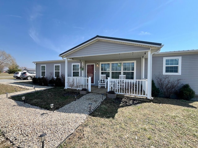 single story home with a porch