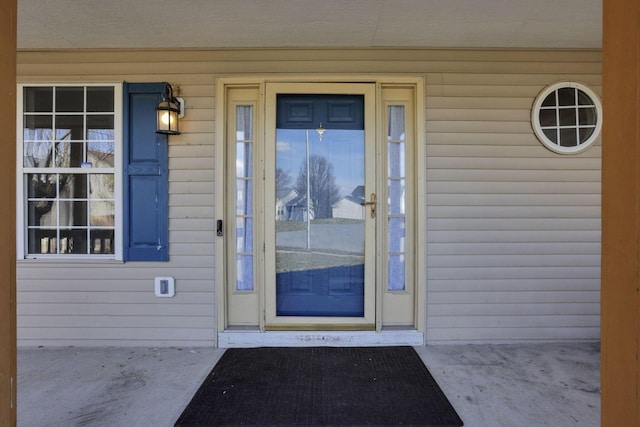 doorway to property featuring covered porch