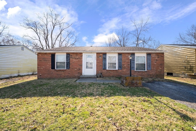 view of front facade featuring a front lawn and brick siding