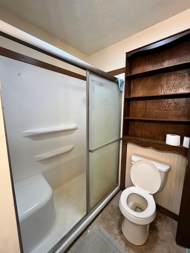 380 W Neff St, Morral, OH 43337 - bathroom featuring toilet, a stall shower, a textured ceiling, and unfinished concrete floors