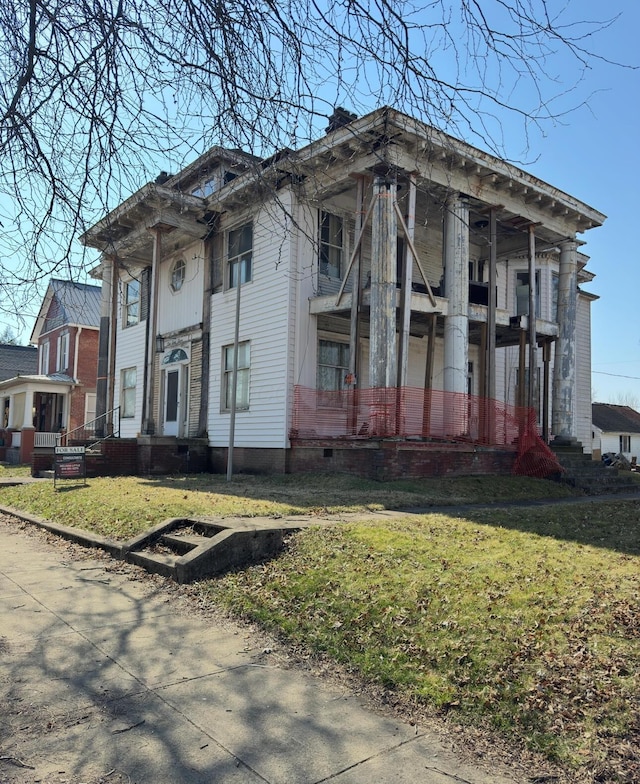 italianate house featuring a front yard and crawl space