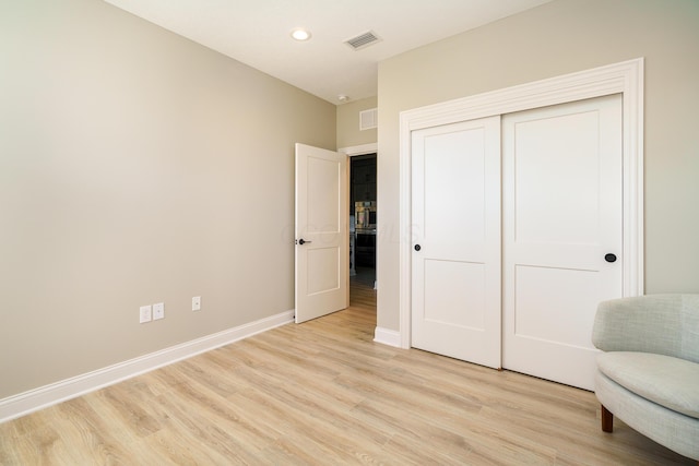 unfurnished room with recessed lighting, visible vents, baseboards, and light wood finished floors