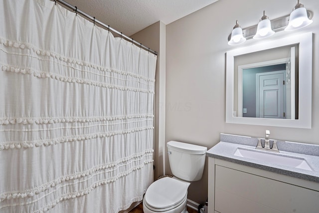 full bathroom featuring a textured ceiling, toilet, vanity, and a shower with curtain